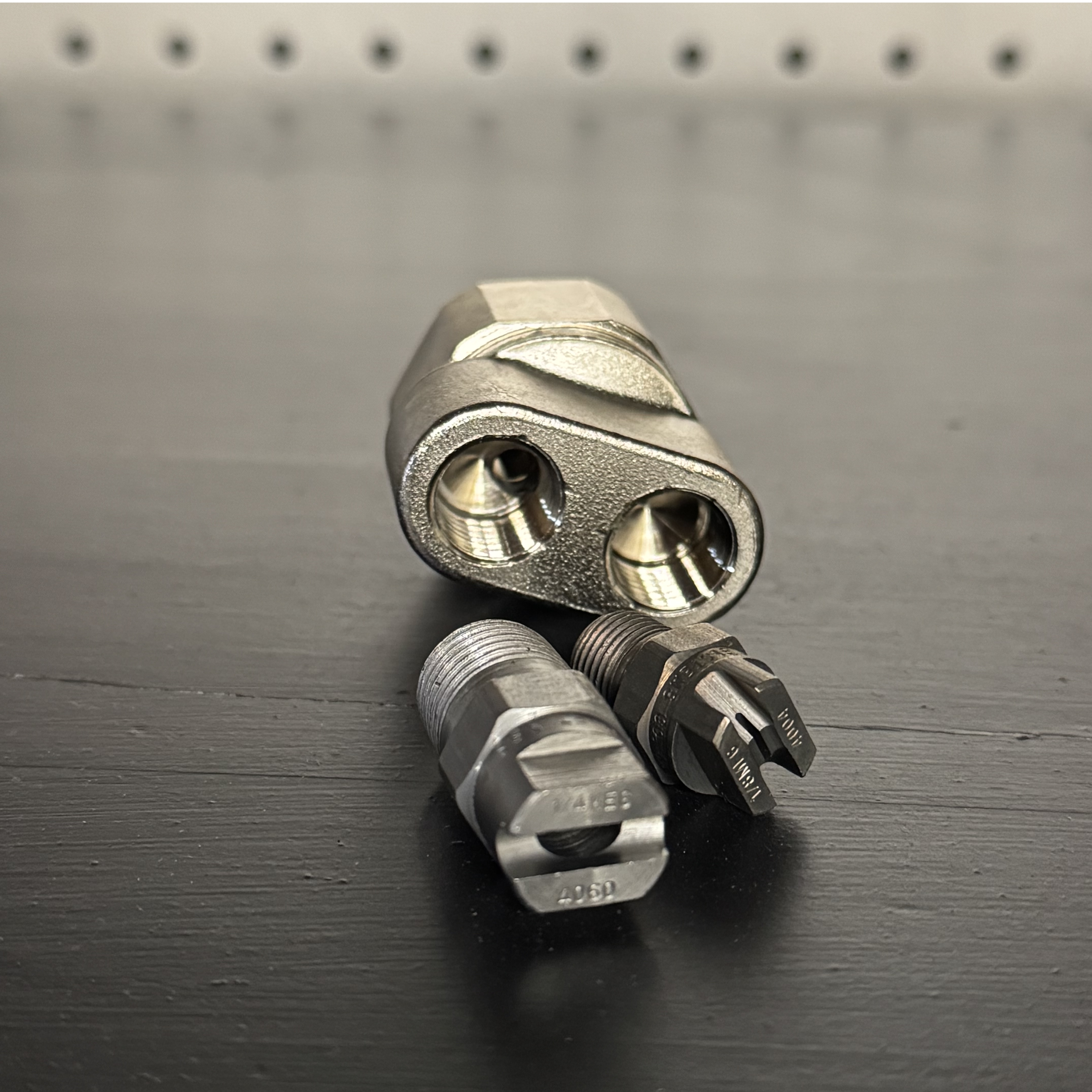 Twin nozzle holder for low high pressure